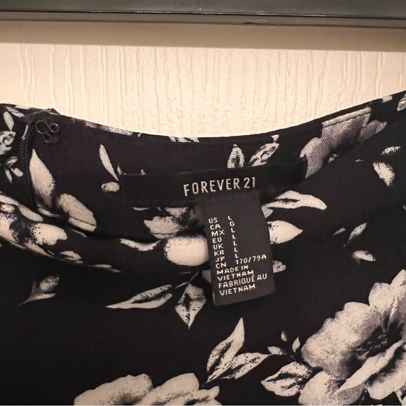 Forever 21~Skater Skirt~Size L~Black & White~Rose Pattern - Picture 3 of 5